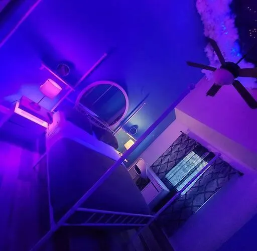 Trendy Condo: Location, Entertainment + Value! *