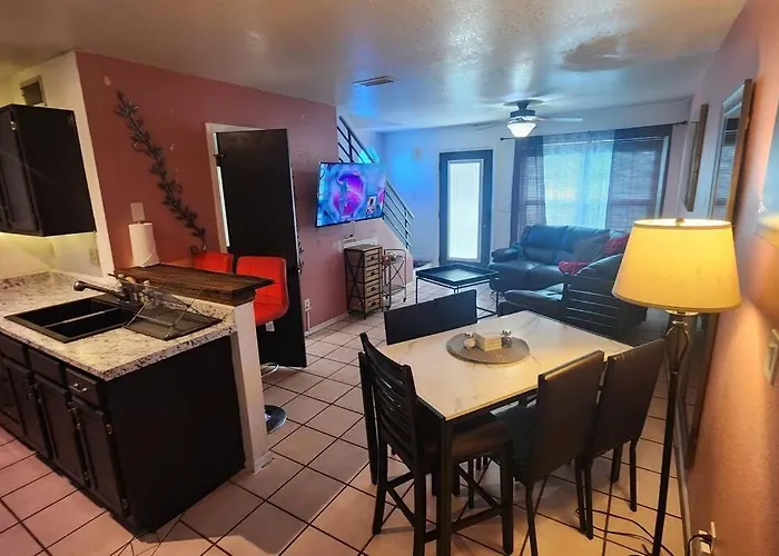 Trendy Condo: Location, Entertainment + Value! *