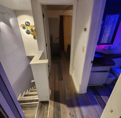 Trendy Condo: Location, Entertainment + Value! Apartment *