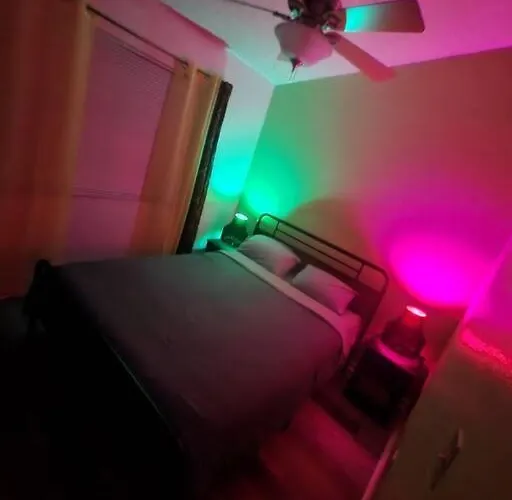 Trendy Condo: Location, Entertainment + Value! Apartment