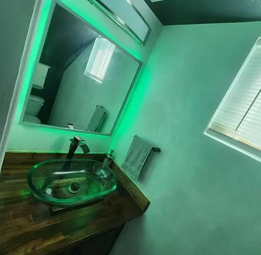Trendy Condo: Location, Entertainment + Value! Apartment