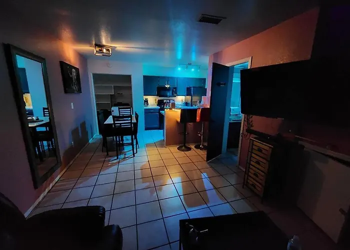 Trendy Condo: Location, Entertainment + Value!