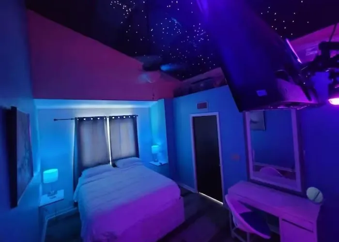 Trendy Condo: Location, Entertainment + Value! Apartment